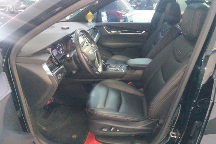 Used Cadillac XT6 2022 2.0T Six-Seater Two-Wheel-Drive Luxury Version Left Front Seat