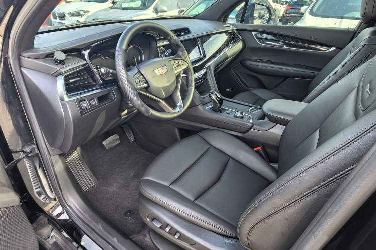 Used Cadillac XT6 2022 2.0T 7-Seater Two-Wheel Drive Luxury Version Left Front Seat