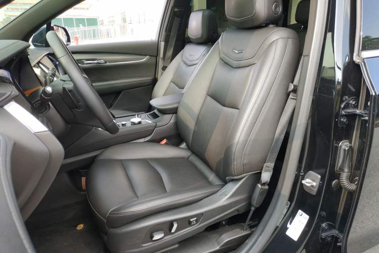 Used Cadillac XT6 2022 2.0T 7-Seater Four-Wheel-Drive Luxury Version Left Front Seat