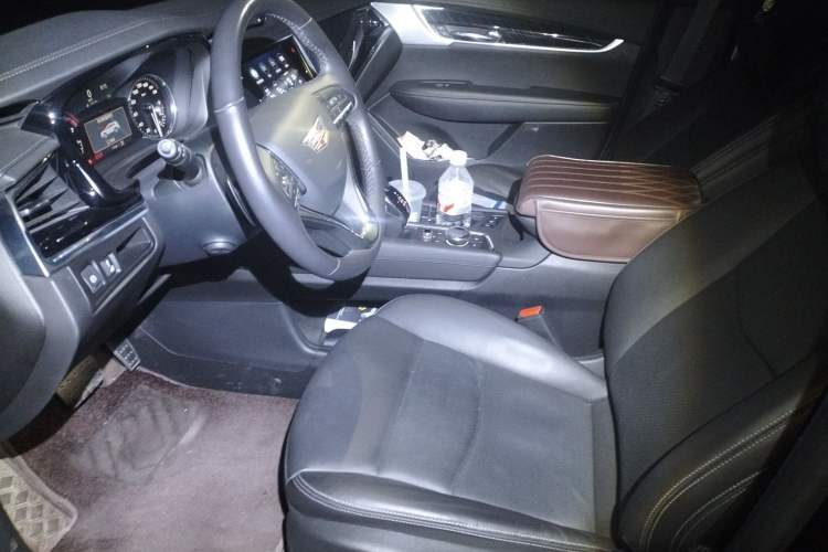 Used Cadillac XT6 2022 2.0T 7-Seater Four-Wheel Drive Luxury Version Left Front Seat