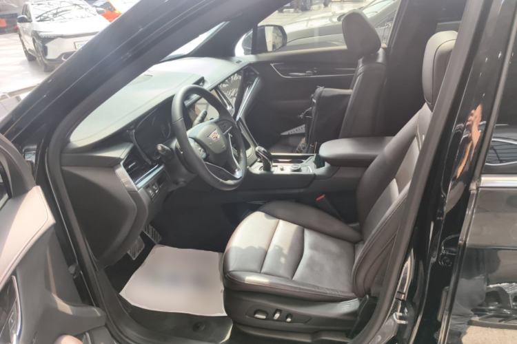 Used Cadillac XT6 2022 2.0T Six-Seater Two-Wheel-Drive Luxury Version Left Front Seat