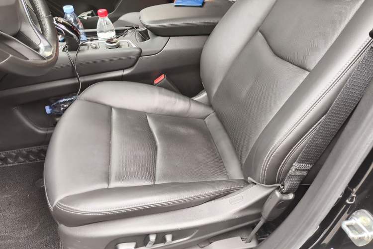 Used Cadillac XT6 2022 2.0T Six-Seater Four-Wheel-Drive Luxury Standard Edition Left Front Seat