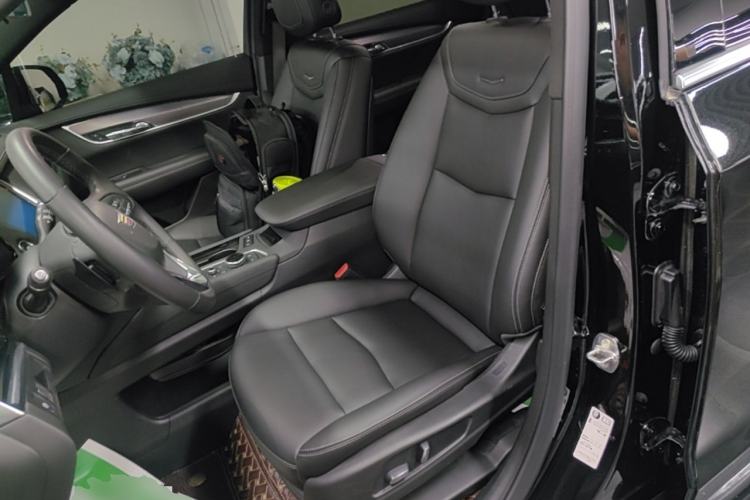 Used Cadillac XT6 2022 2.0T 7-Seater Four-Wheel-Drive Luxury Version Left Front Seat