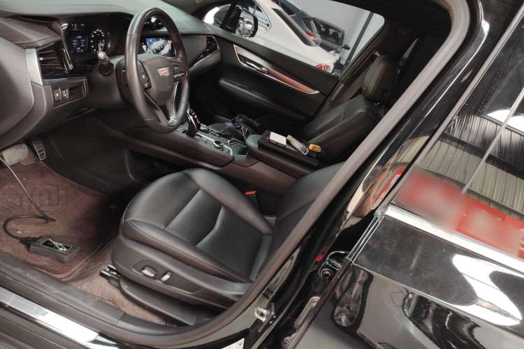 Used Cadillac XT6 2022 2.0T 7-Seater Four-Wheel-Drive Luxury Version Left Front Seat