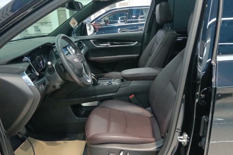 Used Cadillac XT6 2022 2.0T Six-Seater Two-Wheel-Drive Luxury Version Left Front Seat