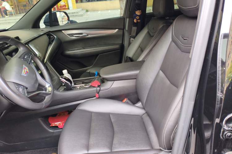 Used Cadillac XT6 2022 2.0T Six-Seater Four-Wheel-Drive Luxury Version Left Front Seat