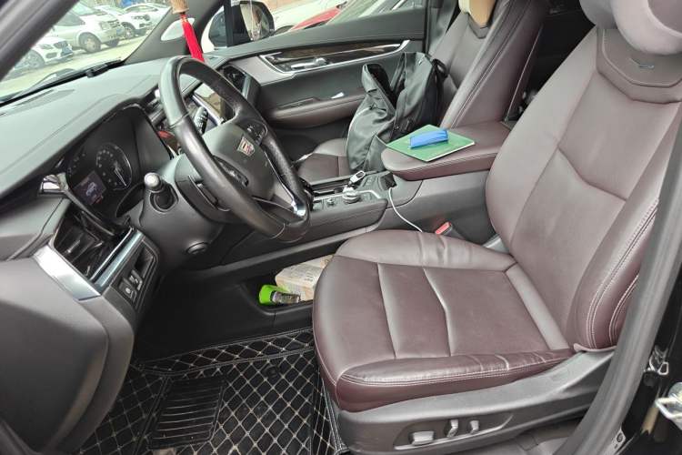 Used Cadillac XT6 2022 2.0T Six-Seater Four-Wheel Drive Luxury Version Left Front Seat