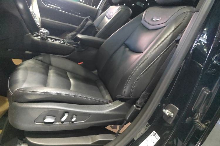 Used Cadillac XT6 2022 2.0T Six-Seater Two-Wheel-Drive Luxury Version Left Front Seat