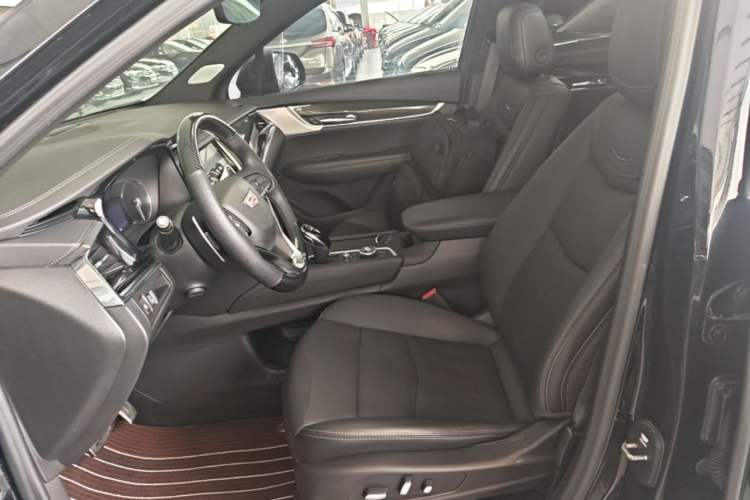 Used Cadillac XT6 2022 2.0T Six-Seater Four-Wheel-Drive Prestige Version Left Front Seat