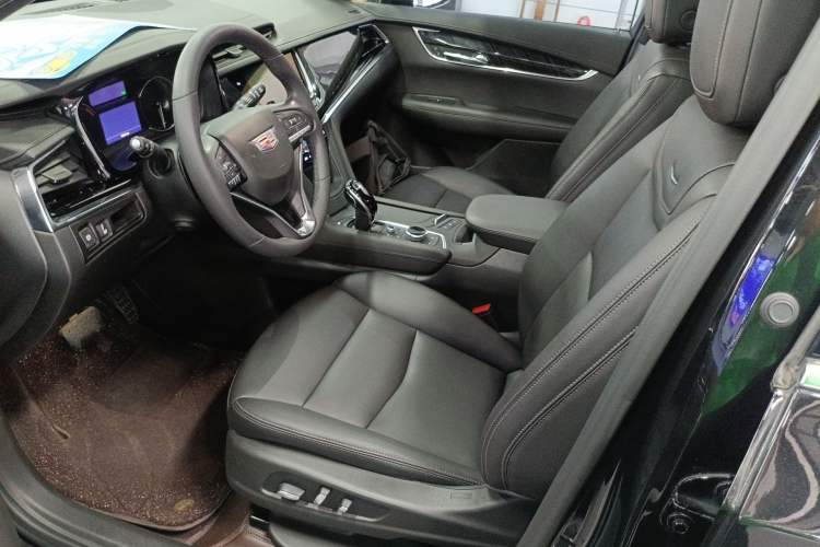 Used Cadillac XT6 2022 2.0T Six-Seater Two-Wheel-Drive Luxury Version Left Front Seat