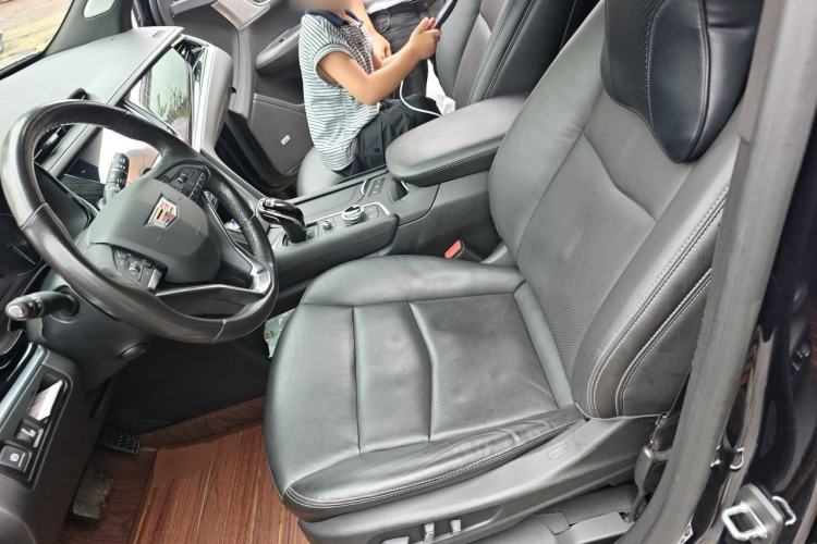 Used Cadillac XT6 2022 2.0T Six-Seater Four-Wheel Drive Luxury Version Left Front Seat