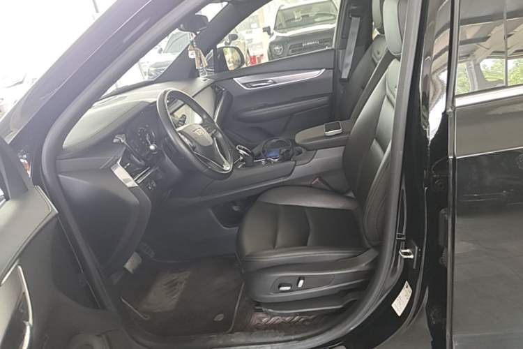 Used Cadillac XT6 2022 2.0T Six-Seater Four-Wheel-Drive Luxury Version Left Front Seat