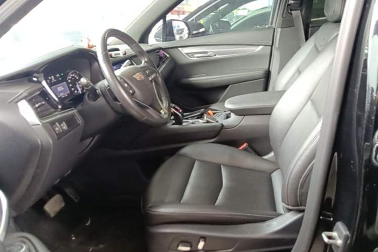 Used Cadillac XT6 2022 2.0T 7-Seater Four-Wheel-Drive Luxury Version Left Front Seat