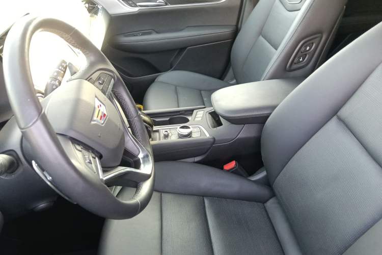 Used Cadillac XT6 2022 2.0T Six-Seater Four-Wheel Drive Luxury Version Left Front Seat
