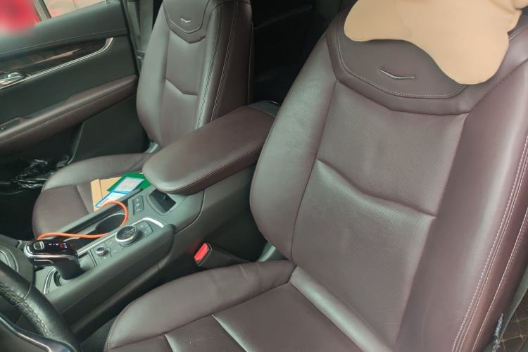 Used Cadillac XT6 2022 2.0T Six-Seater Four-Wheel Drive Luxury Version Left Front Seat