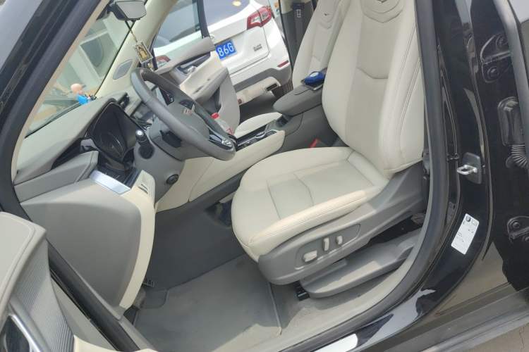 Used Cadillac XT6 2022 2.0T Six-Seater Four-Wheel Drive Luxury Version Left Front Seat
