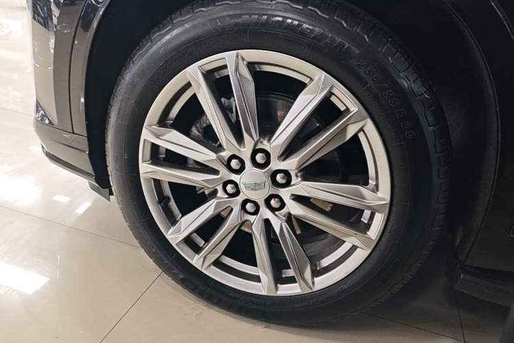 Used Cadillac XT6 2022 2.0T 7-Seater Two-Wheel Drive Luxury Version Left Front Wheel Hub