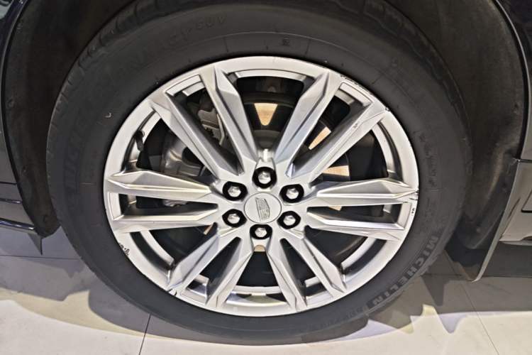 Used Cadillac XT6 2022 2.0T Six-Seater Two-Wheel-Drive Luxury Version Left Front Wheel Hub