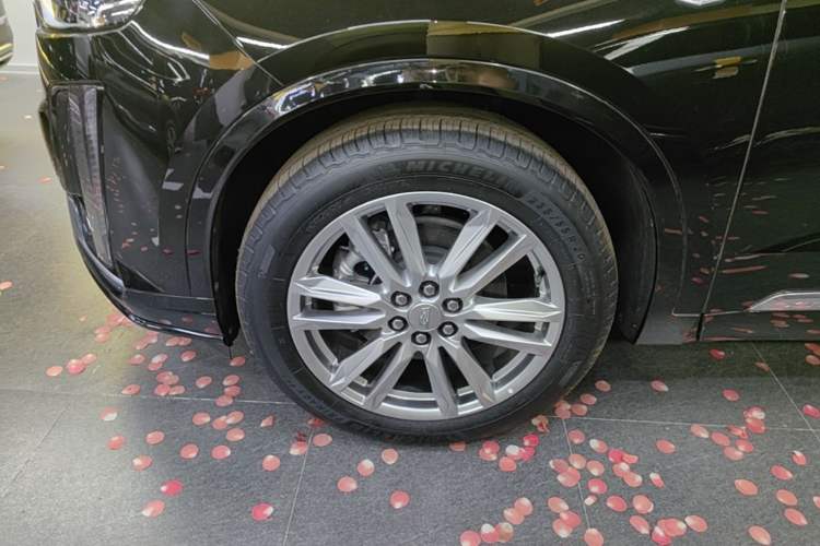 Used Cadillac XT6 2022 2.0T Six-Seater Four-Wheel Drive Luxury Version Left Front Wheel Hub