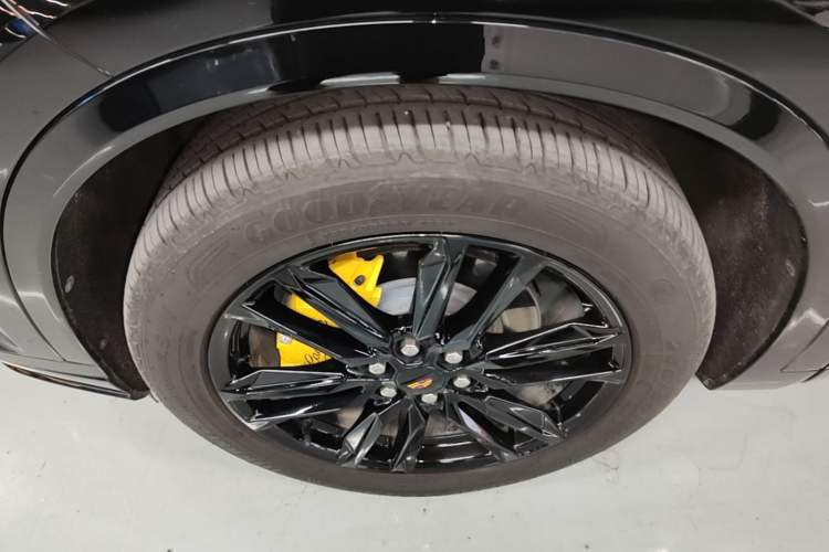 Used Cadillac XT6 2022 2.0T Six-Seater Two-Wheel-Drive Luxury Version Left Front Wheel Hub