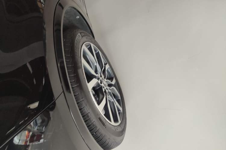 Used Cadillac XT6 2022 2.0T Six-Seater Four-Wheel-Drive Platinum Edition Left Front Wheel Hub