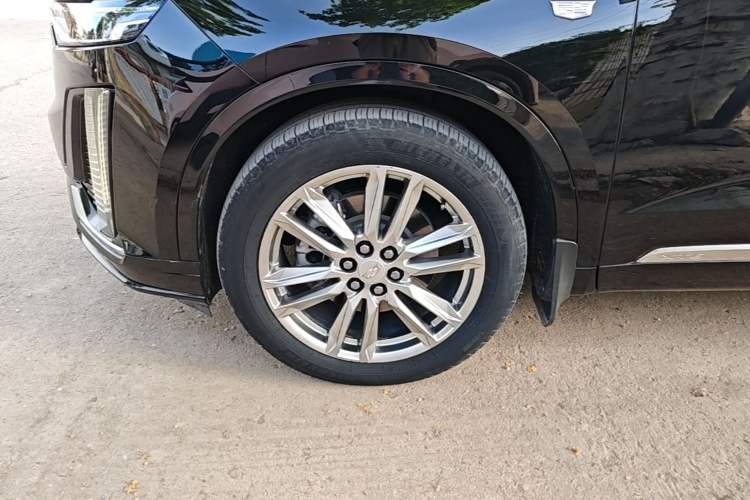 Used Cadillac XT6 2022 2.0T Six-Seater Two-Wheel-Drive Luxury Version Left Front Wheel Hub