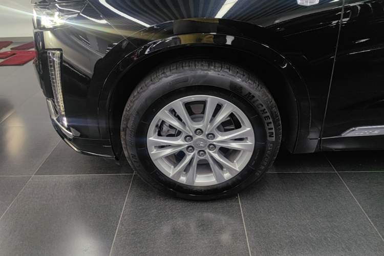Used Cadillac XT6 2022 2.0T 7-Seater Four-Wheel-Drive Luxury Version Left Front Wheel Hub
