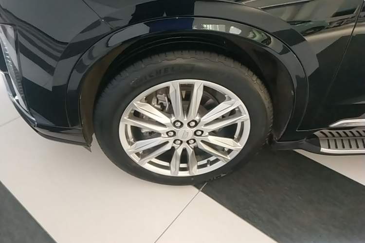 Used Cadillac XT6 2022 2.0T Six-Seater Two-Wheel-Drive Luxury Version Left Front Wheel Hub