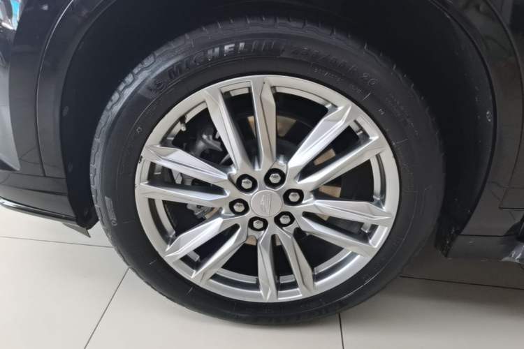 Used Cadillac XT6 2022 2.0T Six-Seater Four-Wheel Drive Luxury Version Left Front Wheel Hub