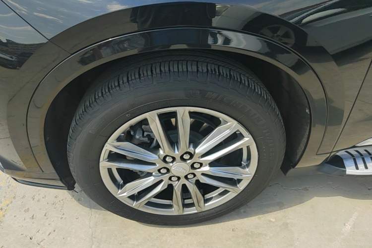Used Cadillac XT6 2022 2.0T 7-Seater Two-Wheel Drive Luxury Version Left Front Wheel Hub