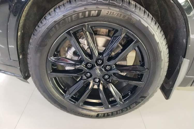 Used Cadillac XT6 2022 2.0T Six-Seater Four-Wheel Drive Luxury Version Left Front Wheel Hub