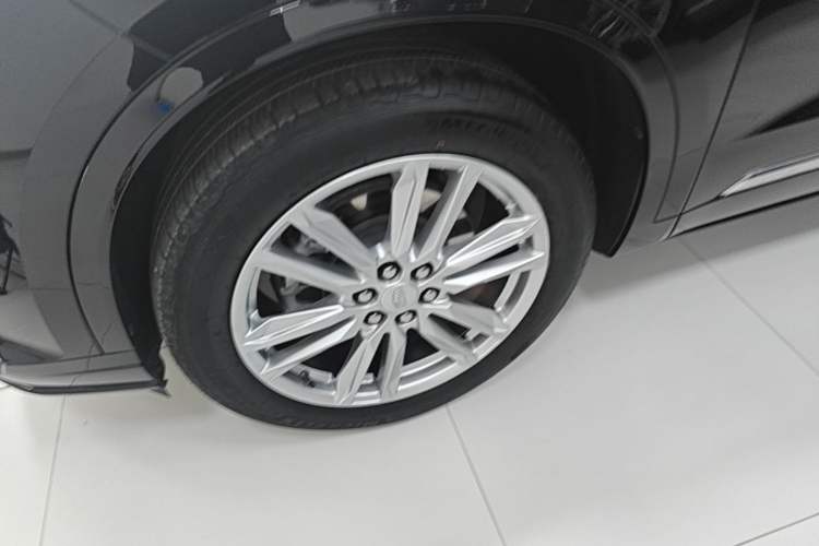 Used Cadillac XT6 2022 2.0T Six-Seater Four-Wheel Drive Luxury Version Left Front Wheel Hub