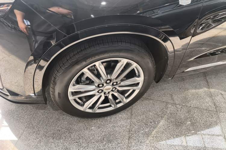 Used Cadillac XT6 2022 2.0T Six-Seater Two-Wheel-Drive Luxury Version Left Front Wheel Hub