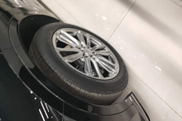 Used Cadillac XT6 2022 2.0T Six-Seater Four-Wheel Drive Luxury Version Left Front Wheel Hub