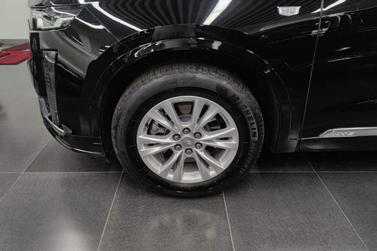 Used Cadillac XT6 2022 2.0T 7-Seater Four-Wheel-Drive Luxury Version Left Front Wheel Hub