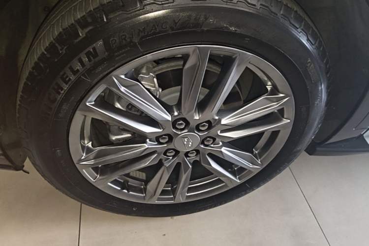 Used Cadillac XT6 2022 2.0T Six-Seater Two-Wheel-Drive Luxury Version Left Front Wheel Hub