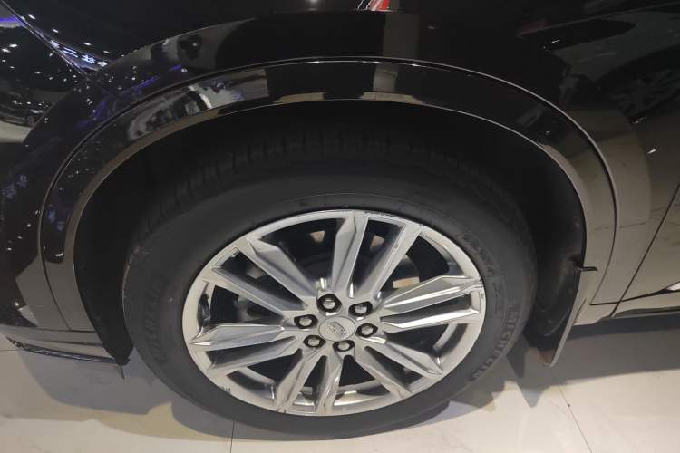 Used Cadillac XT6 2022 2.0T Six-Seater Two-Wheel-Drive Luxury Version Left Front Wheel Hub