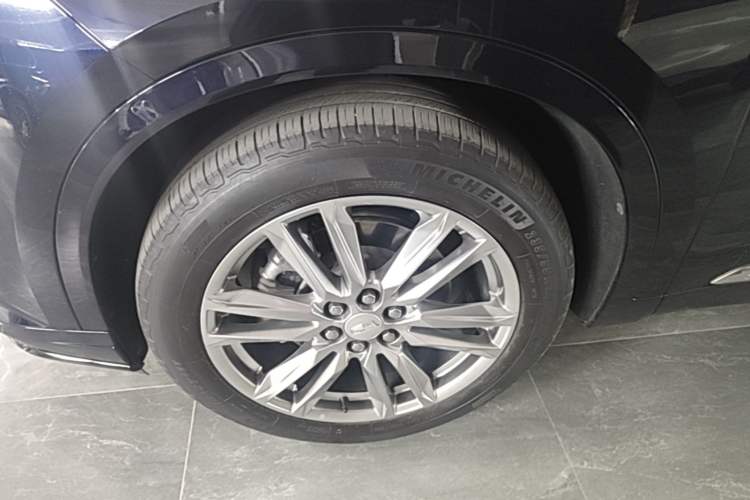 Used Cadillac XT6 2022 2.0T Six-Seater Two-Wheel-Drive Luxury Version Left Front Wheel Hub