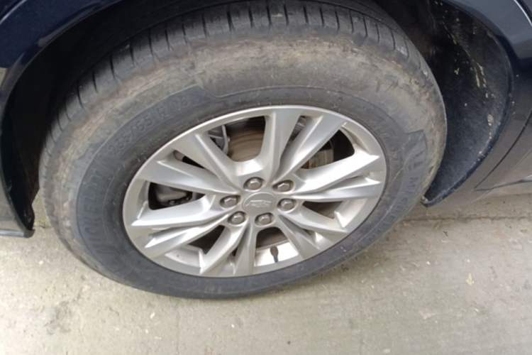 Used Cadillac XT6 2022 2.0T 7-Seater Four-Wheel-Drive Luxury Version Left Front Wheel Hub