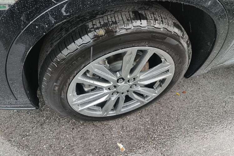 Used Cadillac XT6 2022 2.0T Six-Seater Four-Wheel Drive Luxury Version Left Front Wheel Hub