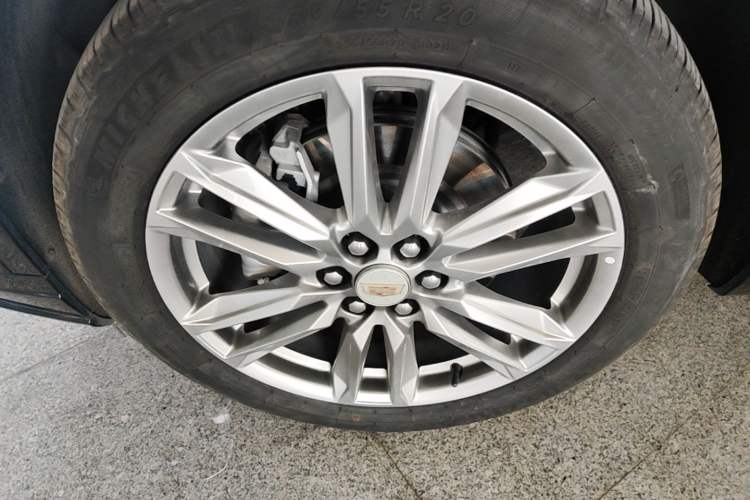 Used Cadillac XT6 2022 2.0T Six-Seater Two-Wheel-Drive Luxury Version Left Front Wheel Hub