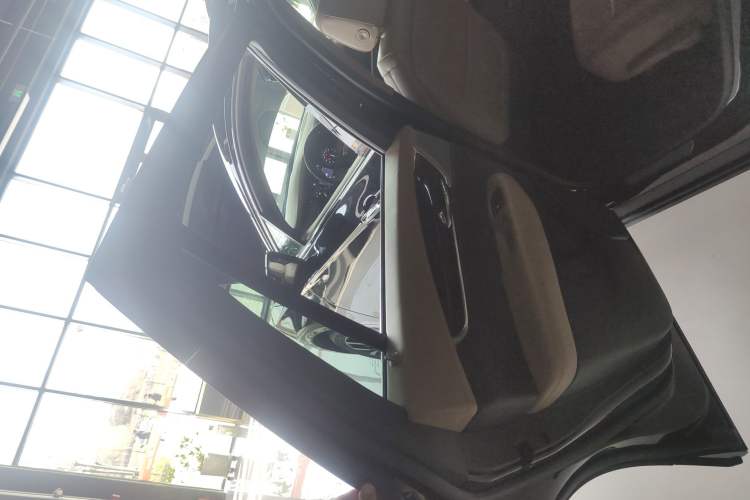 Used Cadillac XT6 2022 2.0T Six-Seater Four-Wheel-Drive Platinum Edition Left Rear Door Interior