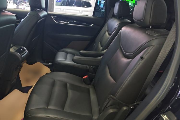 Used Cadillac XT6 2022 2.0T Six-Seater Two-Wheel-Drive Luxury Version Left Rear Seat