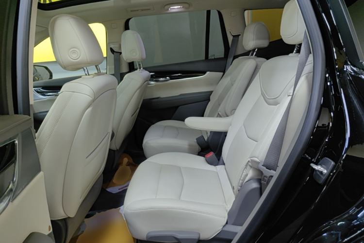 Used Cadillac XT6 2022 2.0T Six-Seater Four-Wheel Drive Luxury Version Left Rear Seat