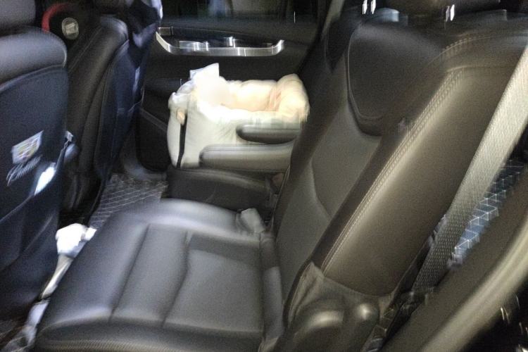 Used Cadillac XT6 2022 2.0T Six-Seater Four-Wheel-Drive Luxury Standard Edition Left Rear Seat