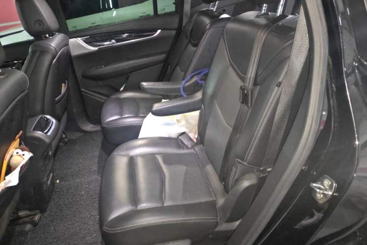 Used Cadillac XT6 2022 2.0T Six-Seater Four-Wheel Drive Luxury Version Left Rear Seat