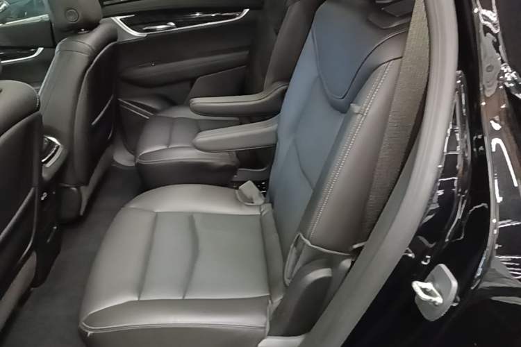 Used Cadillac XT6 2022 2.0T Six-Seater Four-Wheel-Drive Luxury Standard Edition Left Rear Seat