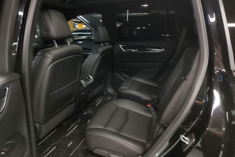 Used Cadillac XT6 2022 2.0T Six-Seater Two-Wheel-Drive Luxury Version Left Rear Seat