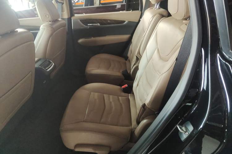Used Cadillac XT6 2022 2.0T Six-Seater Four-Wheel-Drive Platinum Edition Left Rear Seat