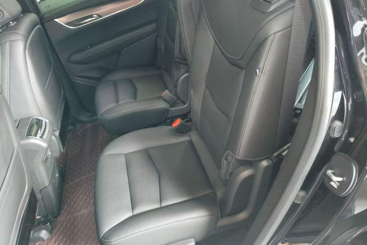 Used Cadillac XT6 2022 2.0T Six-Seater Four-Wheel-Drive Luxury Version Left Rear Seat
